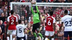 Arsenal draw 2-2 wit Tottenham for north London derby