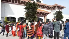 लघुवित्तपीडित संसद् भवन प्रवेश 