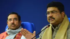 धर्मेंद्र प्रधानांचा राजीनामा राष्ट्रपतींनी केला मंजूर, शिक्षण खात्याचा पदभार प्रल्हाद जोशींकडे