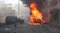 سيارة مشتعلة بعد قصف على إدلب