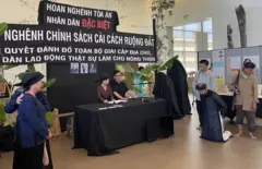 Vở kịch dựng lại cảnh đấu tố trong cải cách ruộng đất 