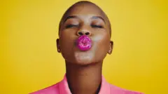 Woman wey dey poke her mouth