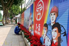 하노이 시내 국제 근로자의 날 기념 벽화