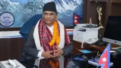 गभर्नर विश्व पौडेल 