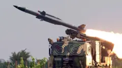 Ifoto igaragaza bumwe mu bwoko bwa 'ground to air missiles'  