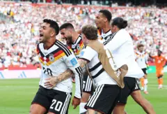 Jogadores da Alemanha comemorando gol