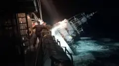 ঝড়ের কবলে পড়ে ডুবে যাওয়ার আগ মুহুর্তে থাই নৌ বাহিনীর জাহাজ এইচটিএমএস সুকোথাই