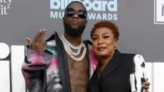 Burna Boy na Mama ya bụ Bose Ogulu