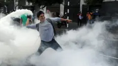 Foto of protestester for Peru