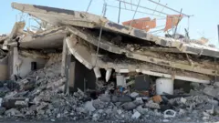 Разрушенное здание на юге Ливана 19 июня 2026 года