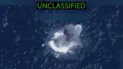 Captura de un video de uno de los ataques contra una de las supuestas narcolanchas.