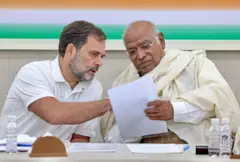 कांग्रेस नेता राहुल गांधी और मल्लिकार्जुन खड़गे 
