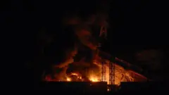 ভেনেজুয়েলার প্রধান সামরিক ঘাঁটি ফুয়ের্তে তিউনায় আগুন দেখা গেছে 