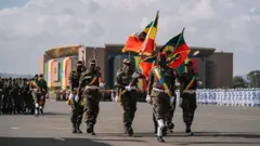 የመከላከያ ሠራዊት አባላት በሠልፍ ላይ