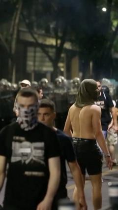 Belqradda tələbə etirazından sonra polislə toqquşma olub