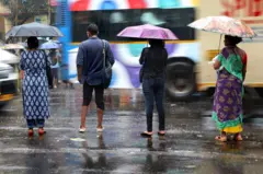 चक्रवात जमिनमा बज्रिनुअघि नै पश्चिम बङ्गालको राजधानी कोलकातामा पानी परेको छ