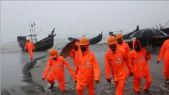 বাংলাদেশ সরকারের ঘূর্ণিঝড় প্রস্তুতি কর্মসূচির স্বেচ্ছাসেবক দল, ফাইল ছবি