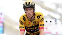 Роан Денніс під час шосейних велоперегонів "Джиро д'Італія" у 2023 році