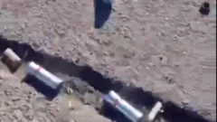 Cartuchos de bala encontradas no chão após os disparos das forças de segurança em Lumar, perto da fronteira com o Iraque