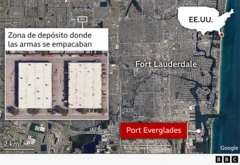 Imagen satelital de Fort Lauderdale, con un recuadro que muestra una vista aérea de dos almacenes con techos blancos y zonas de estacionamiento a su alrededor, identificado como el área donde se empacaron las armas en el contenedor. Port Everglades está marcado en la parte inferior derecha de la imagen, a unos 8 km (5 millas) del almacén.