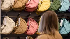 အွန်လိုင်းမှာ နာမည်ကျော်တဲ့ ယူနစ်ကလိုရဲ့ပခုံးလွယ်အိတ် 