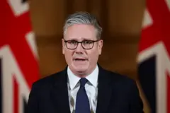 Keir Starmer falando em público