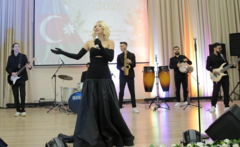 İcra başçısı müğənni Royanı belə qarşıladı, tənqid edildi