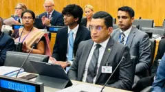 මෙරට දේශපාලනයට අලුත් නොවන "ඥාති සංග්‍රහය" සම්බන්ධයෙන් නවතම චෝදනාව එල්ල වන්නේ විදේශ කටයුතු අමාත්‍ය ජනාධිපති නීතිඥ අලි සබ්‍රිට එරෙහිවය.