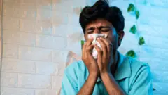 कोव्हिड पुन्हा फोफावतोय का? तुमच्या 6 प्रश्नांची उत्तरं  