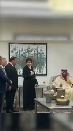 وقوف مسؤولين عراقيين أمام وفد سعودي يثير غضبا في العراق والبرلمان يستدعي السفيرة 