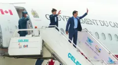 Trudeau n'umuhungu we Xavier bahagurutse i New Delhi kuwa kabiri nyuma y'amasaha 48 bahezeyo