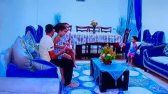 حمدي ووفاء وأبناءهما كانا يعيشان حياة بسيطة قبل الانتقال إلى فيلا فاخرة