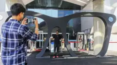 லென்ஸ்கார்ட் நிறுவன புகைப்படம் 