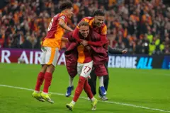 ガラタサライのサッカー選手たちの喜び