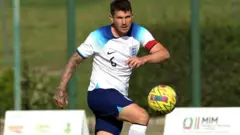 کراسن فوتبالیستی نیمه حرفه‌ای با آینده‌ای درخشان بود که یک سکته مغزی مسیر زندگی‌اش را تغییر داد