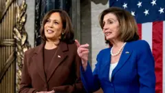 Kamala Harris y Nancy Pelosi.