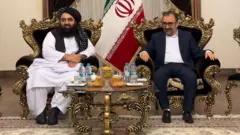 استاندار خراسان در فرودگاه مشهد