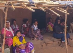 "எங்களுக்கு கல்வி, வேலைதான் வேண்டும்" - இலவச புடவைகளை அரசுக்கே திருப்பி அனுப்பிய பழங்குடி பெண்கள்