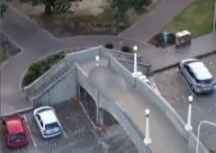 Imagem mostra atirador em uma ponte