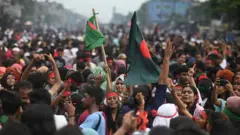 নারীদের সরব উপস্থিতি চোখে পড়েছে জুলাই-অগাস্টের আন্দোলনে