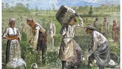 Uma pintura que mostra escravos negros colhendo algodão