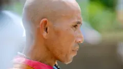 පාද යාත්‍රාවේ නිරත වෙමින් වියට්නාම කැළඹූ මේ භික්ෂුන් වහන්සේ කවුද?