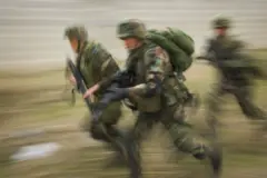 Waxaa sidoo kale suurta gal ah in xeerkan loo cuskado askari fikir ahaan kasoo hor jeeda hawlgalka markaas lagu jiro kaas oo amar diidda sameeya balse aanay fuleynimo haynin.