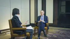 Европа Биримдигинин санкциялар боюнча атайын чабарманы Дэвид О'Салливан Би-Би-Си Кыргыз кызматынын журналисти Ширин Акматбекованын суроолоруна жооп берүүдө.