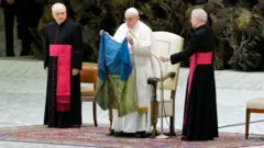 Папа і прапор