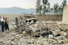Vista de la destrucción tras los ataques aéreos llevados a cabo por aviones pakistaníes en el este y sureste de Afganistán, en Nangarhar, el 22 de febrero de 2026.