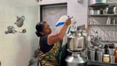 "आम्ही आजपर्यंत पाण्यासाठी लढतोय", मुंबई महापालिकेचे सर्वांना पाणी धोरण असताना मुंबईकर तहानलेले का?