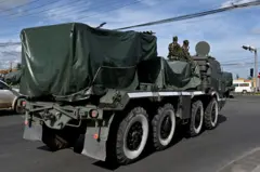 ဖနွမ်ပင်မြို့ထဲ အင်အားပြနေတဲ့ ကမ္ဘောဒီးယားစစ်ကား