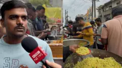 नाश्ता सेंटर चालवणारा युवक