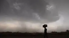 પ્રતીકાત્મક તસવીર